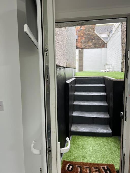 Studio Flat Twin - Town Centre Merthyr Tydfil Exterior photo